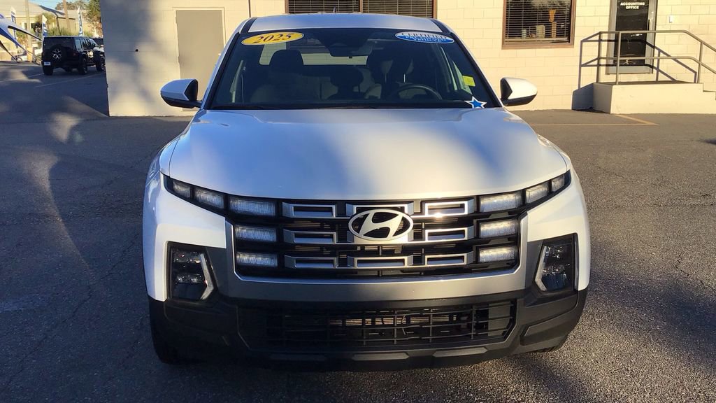Used 2025 Hyundai Santa Cruz SE image 2