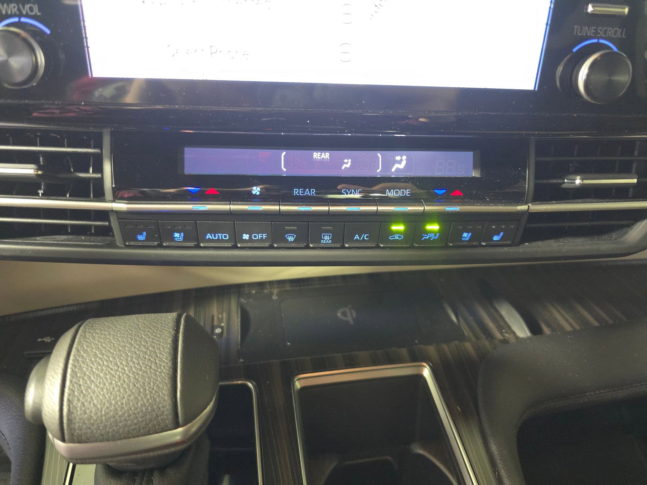 Used 2024 Toyota Sienna Platinum image 18