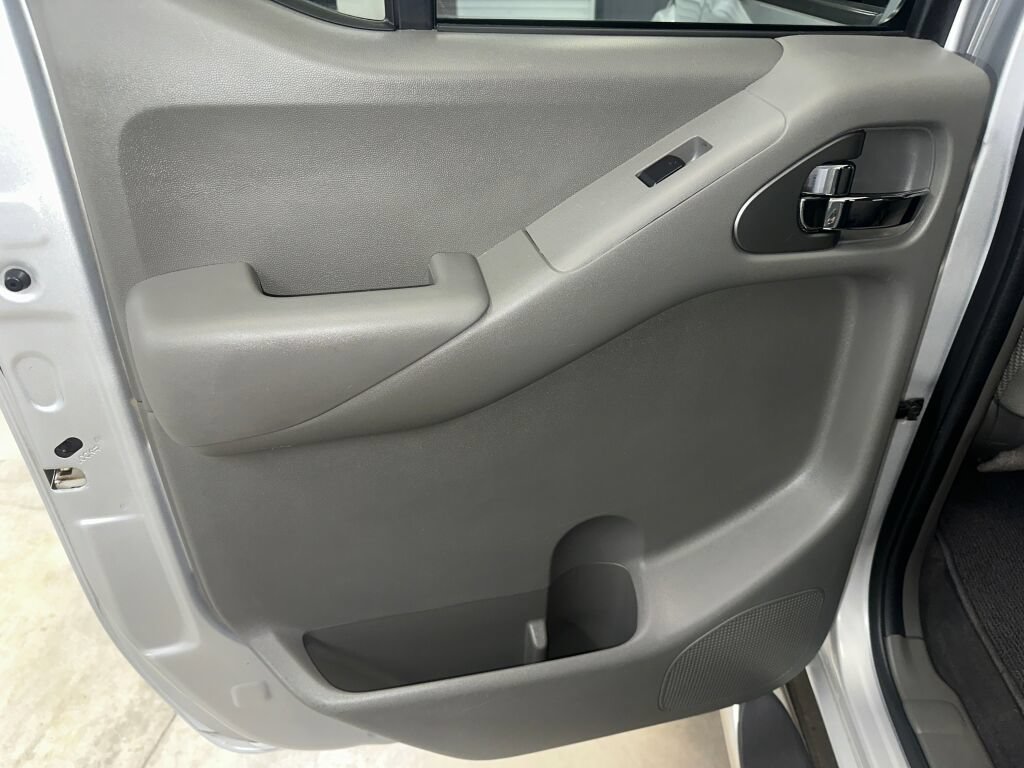 Used 2020 Nissan Frontier SV AWD/4WD image 14