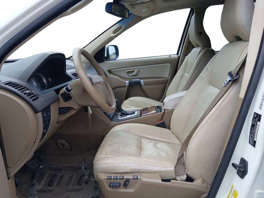 Used 2018 Volvo XC90 T5 Momentum w/ Convenience Package FWD image 9