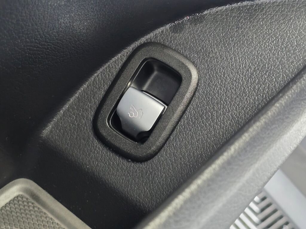 Used 2024 Mercedes-Benz GLC 300 4MATIC image 36