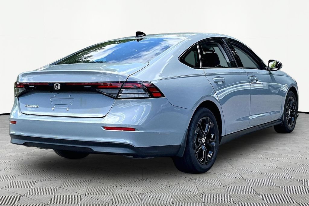 Certified 2025 Honda Accord SE image 5