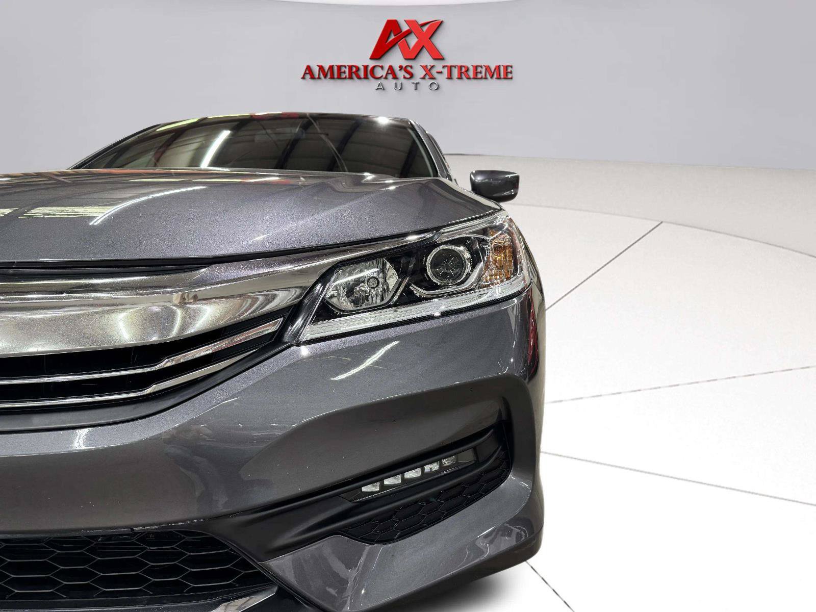 Used 2017 Honda Accord Sport image 7