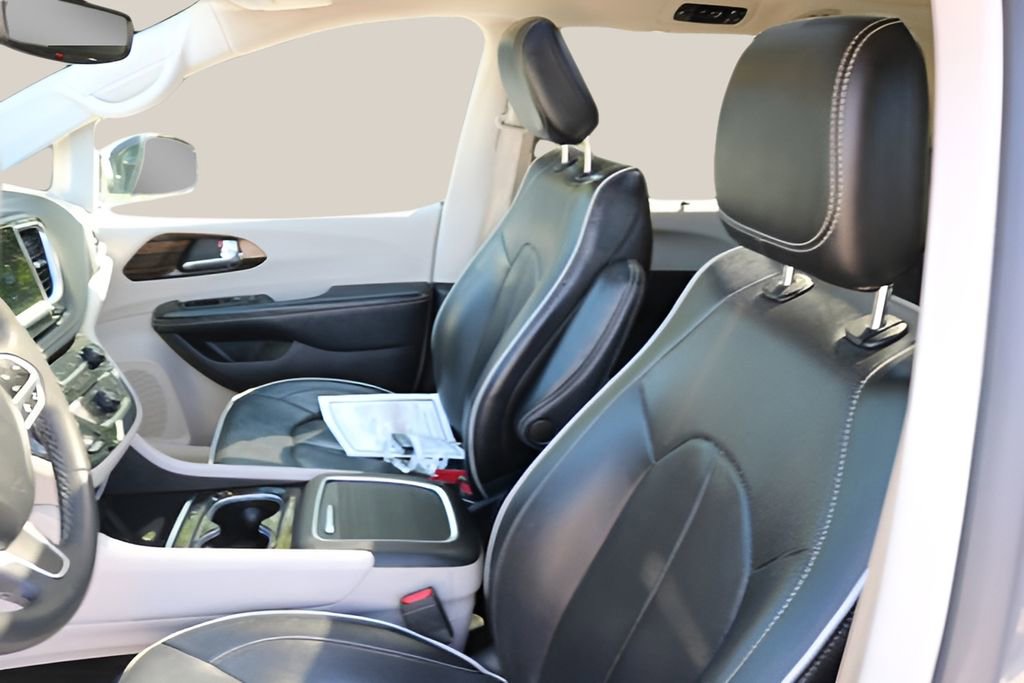 Used 2023 Chrysler Pacifica Limited image 12
