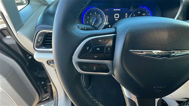 Used 2023 Chrysler Pacifica Touring-L image 24