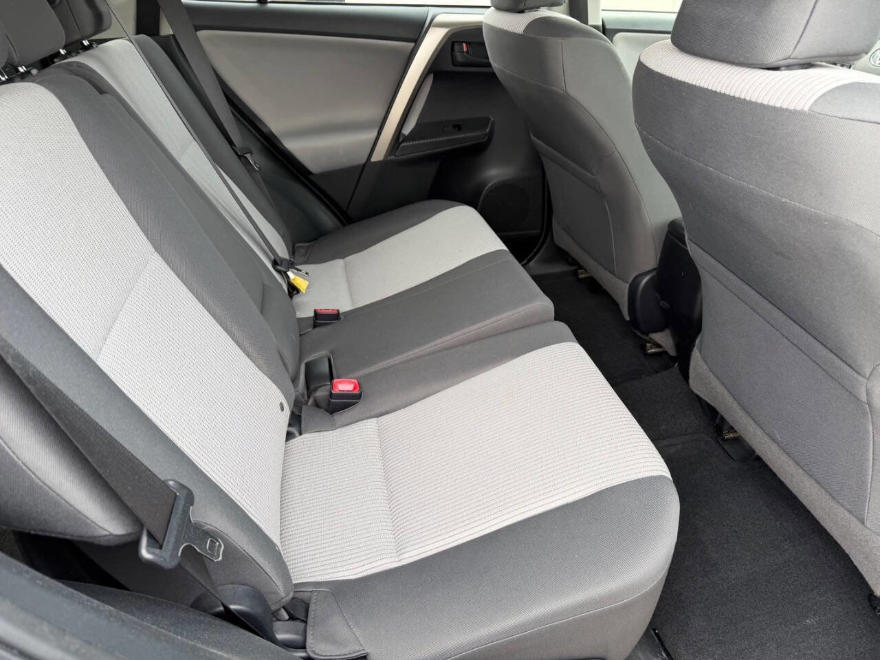 Used 2014 Toyota RAV4 LE FWD image 21