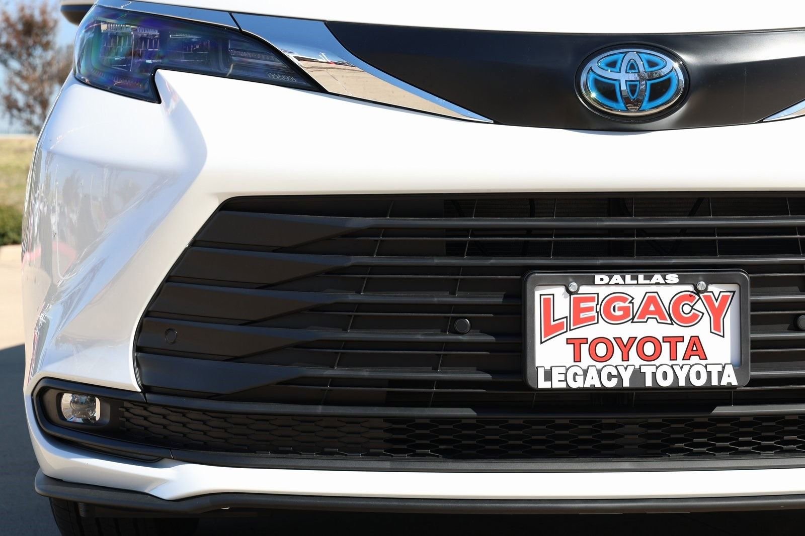 New 2026 Toyota Sienna XLE FWD image 11