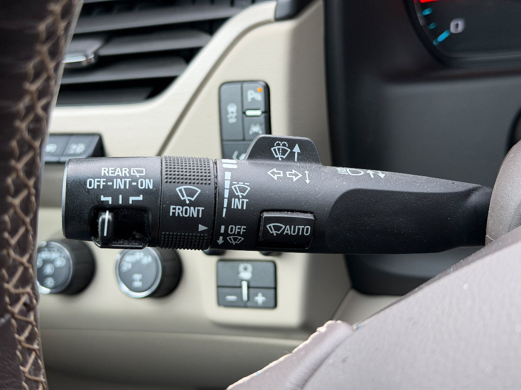 Used 2018 GMC Yukon Denali w/ Open Road Package AWD/4WD image 12