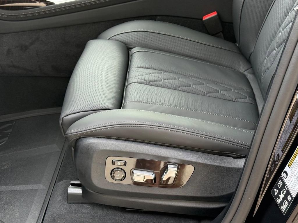 New 2026 BMW X7 M60i image 18