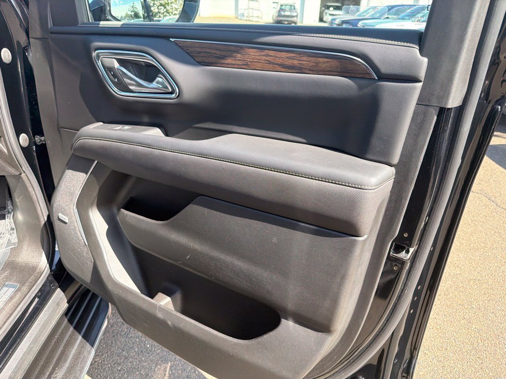 Used 2023 Chevrolet Tahoe Premier AWD/4WD image 15