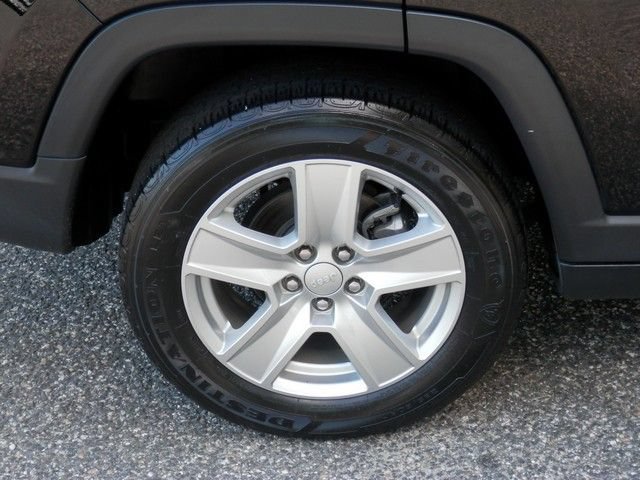 Used 2022 Jeep Compass Latitude w/ Sun and Sound Group AWD/4WD image 11