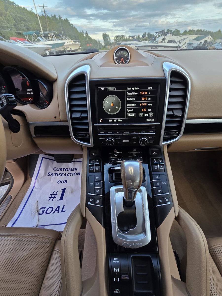 Used 2016 Porsche Cayenne AWD/4WD image 19