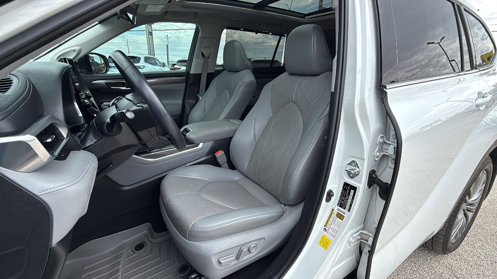 Used 2022 Toyota Highlander Platinum image 13