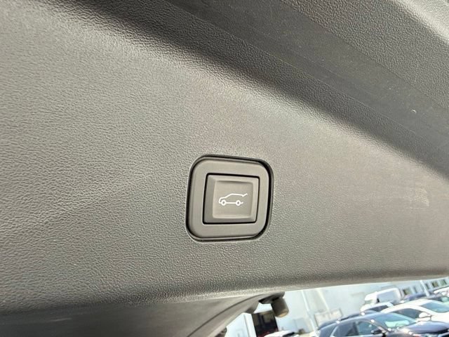 Used 2026 Cadillac Vistiq Platinum w/ LPO, Floor Liner Package AWD/4WD image 8