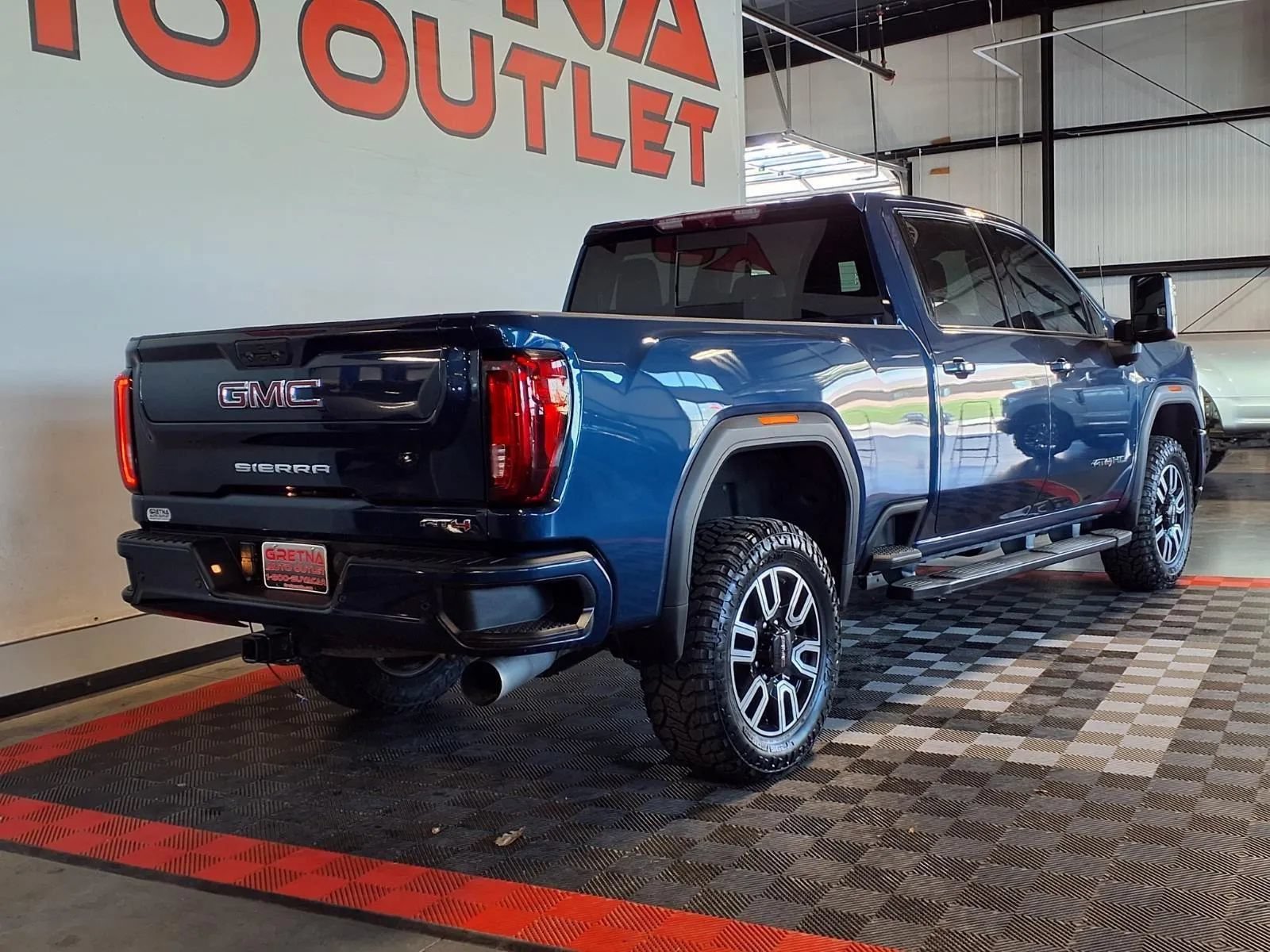 Used 2022 GMC Sierra 2500 AT4 w/ AT4 Preferred Package AWD/4WD image 7