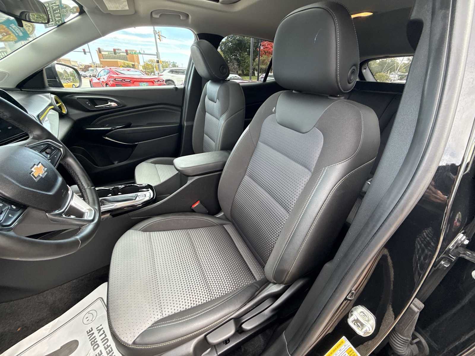 Certified 2024 Chevrolet Trax LT w/ Sunroof Package FWD image 19