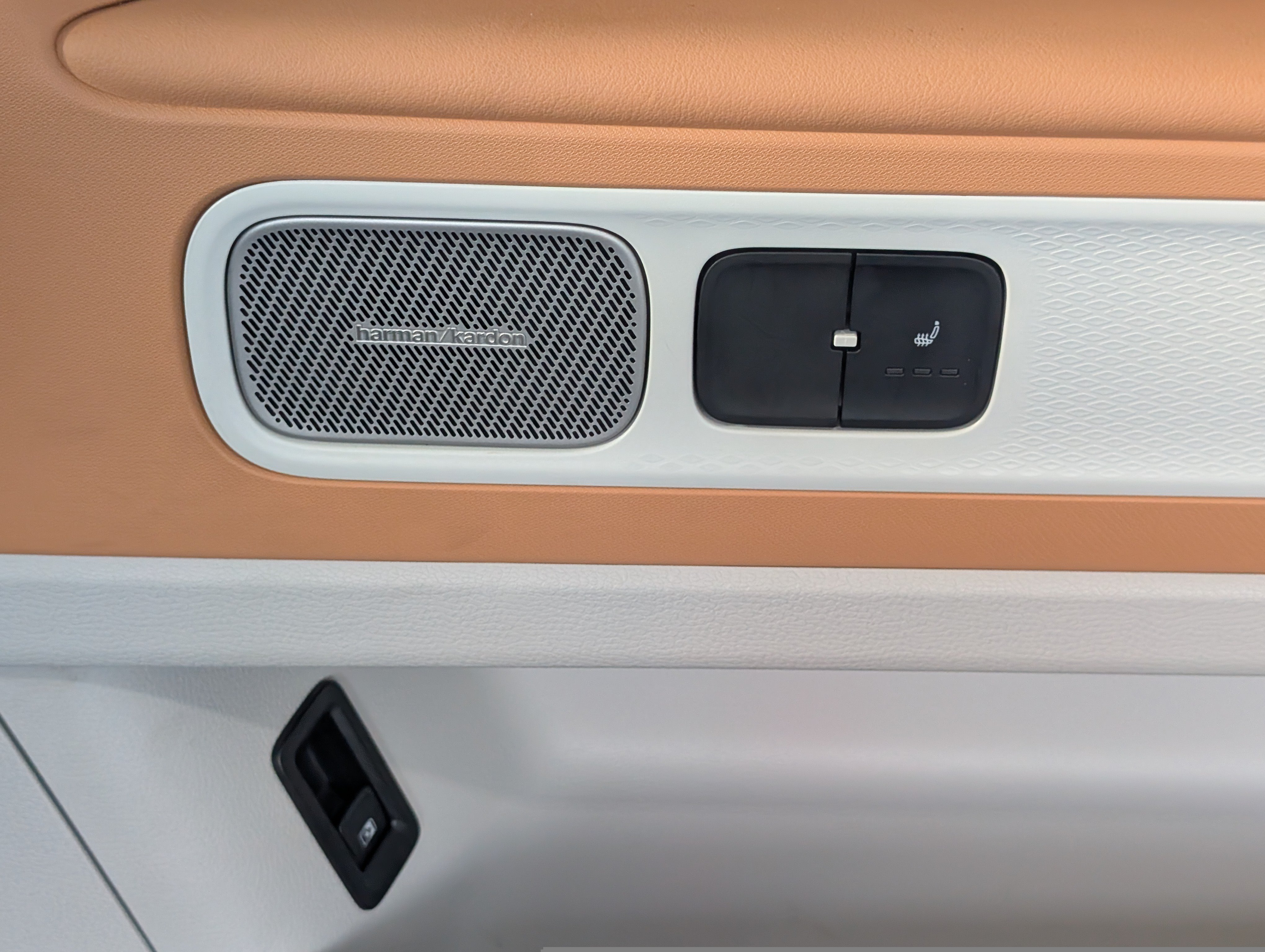 Used 2025 Volkswagen ID. Buzz Pro S Plus RWD image 16