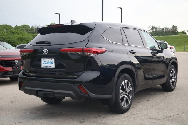 Used 2021 Toyota Highlander XLE AWD/4WD image 5
