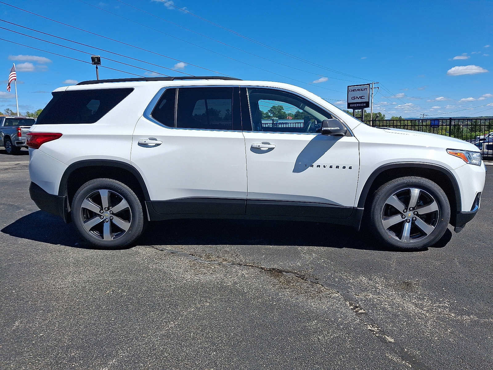 Used 2021 Chevrolet Traverse LT w/ LT Premium Package AWD/4WD image 7