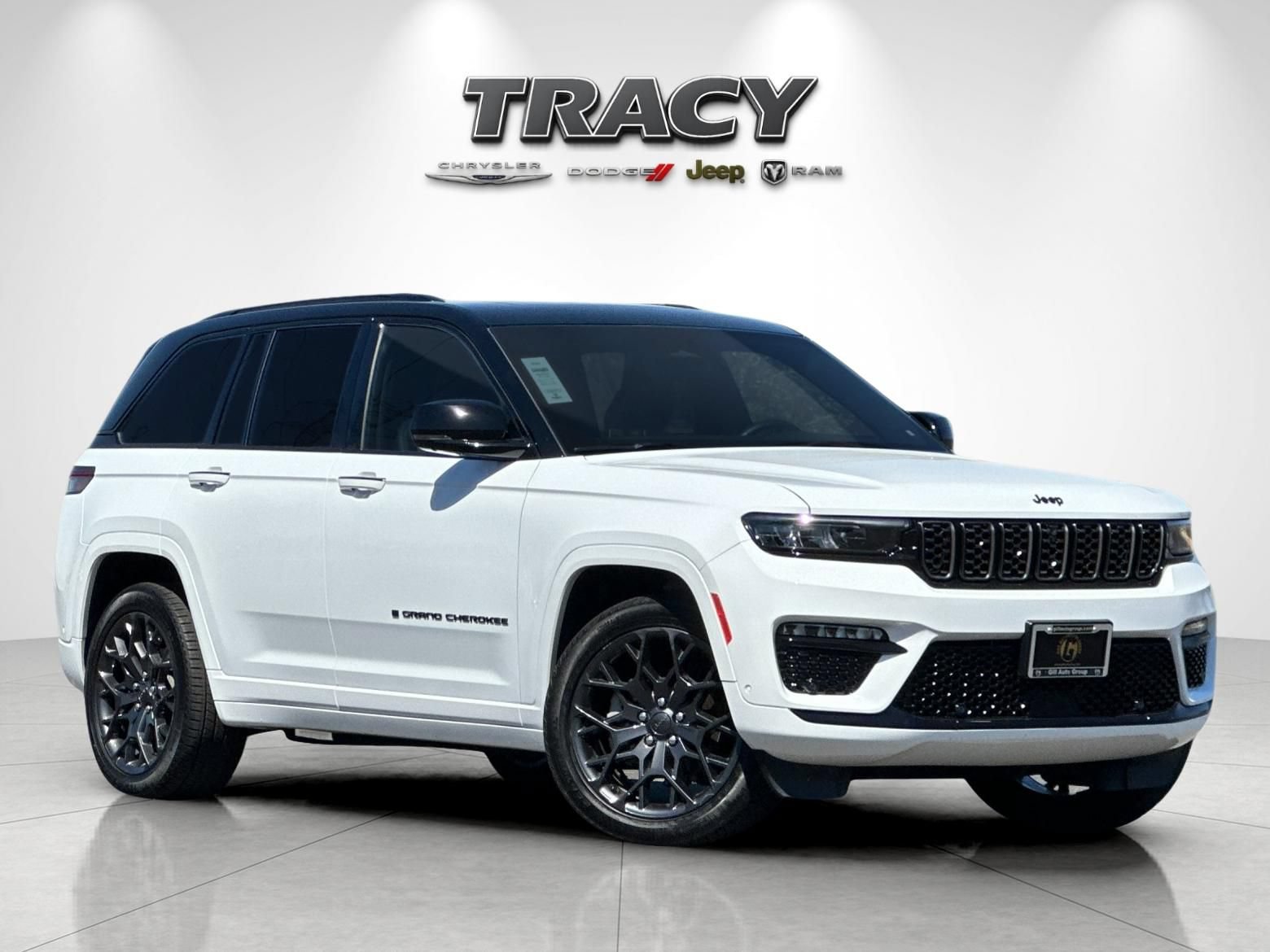 Used 2025 Jeep Grand Cherokee Summit w/ Obsidian Package AWD/4WD image 2