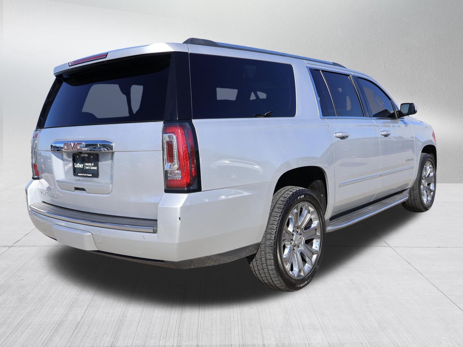 Used 2016 GMC Yukon XL Denali w/ Open Road Package AWD/4WD image 7