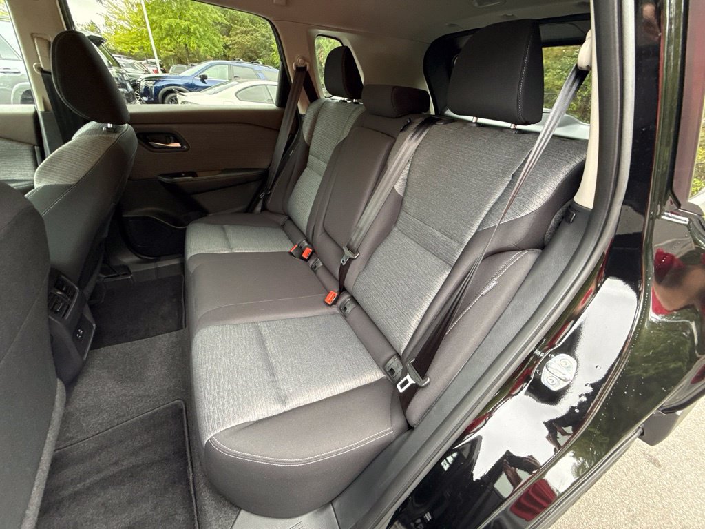 Used 2023 Nissan Rogue SV FWD image 27