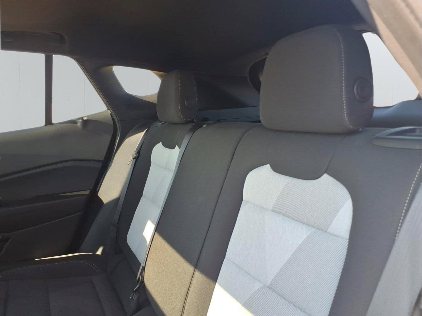 Used 2024 Chevrolet Trax RS w/ Sunroof Package FWD image 13