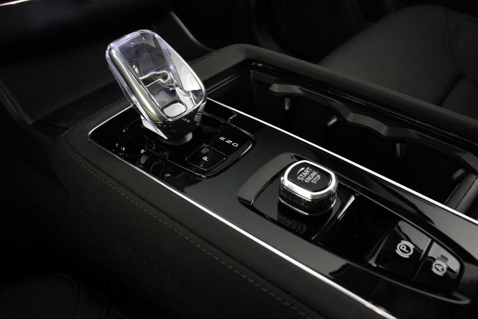 New 2025 Volvo XC90 B6 Plus w/ Protection Package Premier image 7