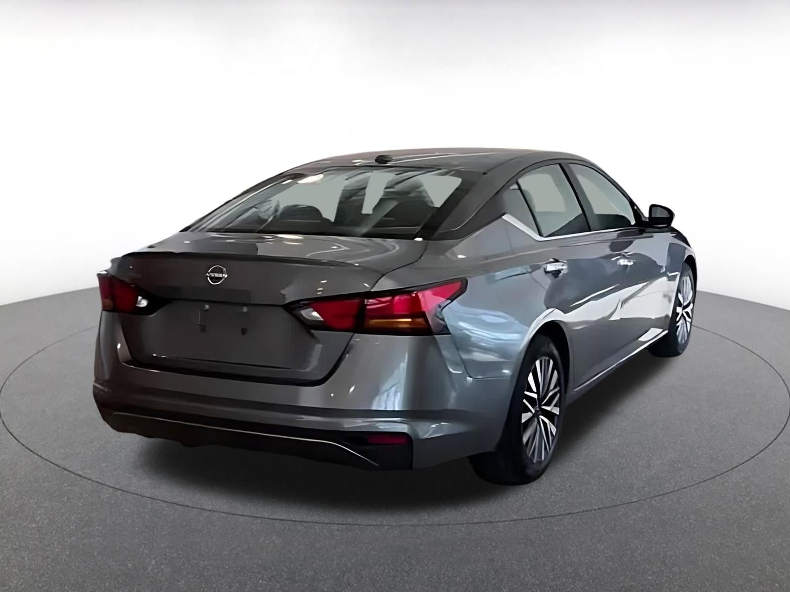 Used 2025 Nissan Altima 2.5 SV image 12