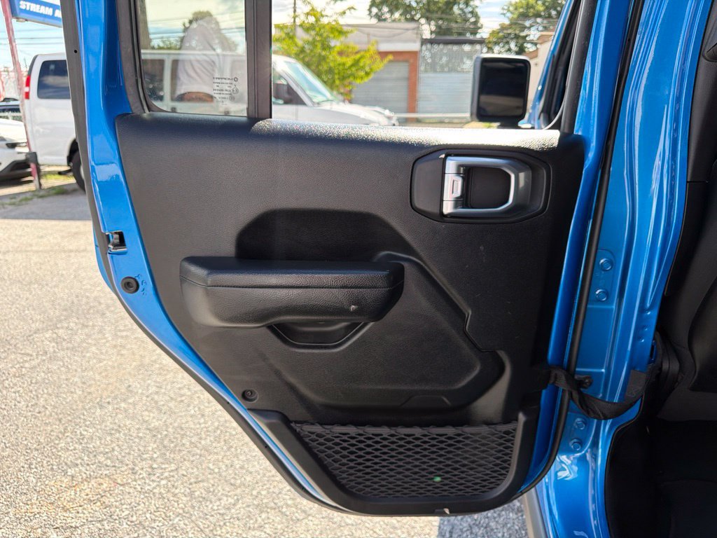 Used 2024 Jeep Wrangler Unlimited Rubicon 4xe AWD/4WD image 26