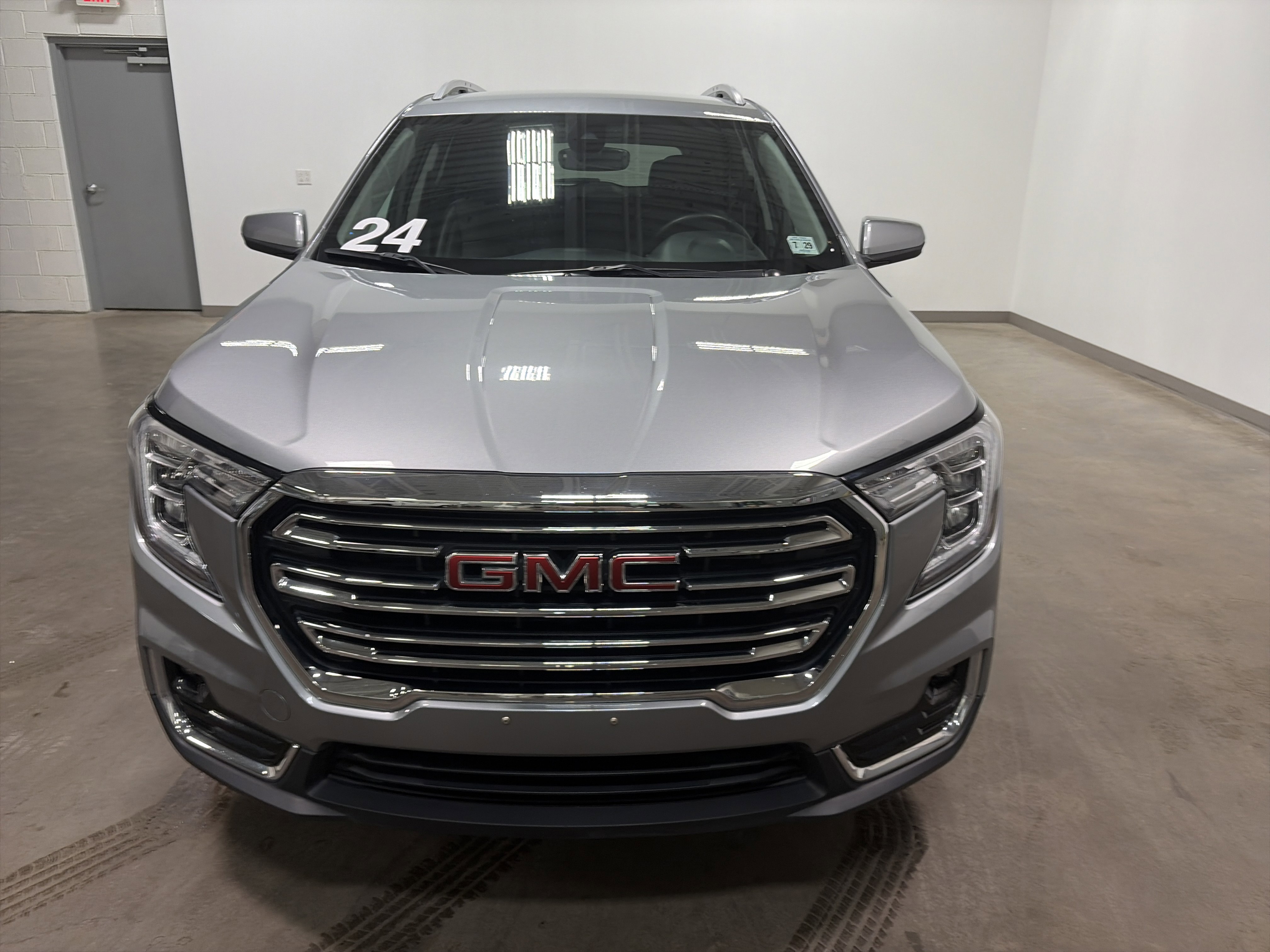 Used 2024 GMC Terrain SLT AWD/4WD image 37