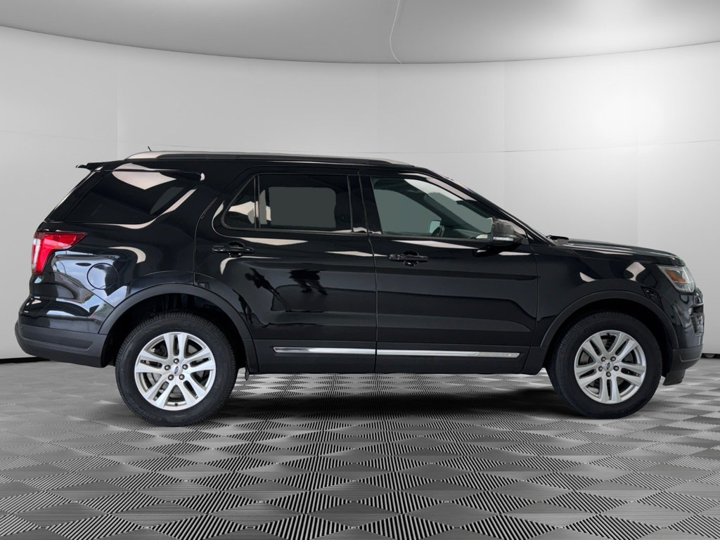 Used 2019 Ford Explorer XLT w/ Equipment Group 201A AWD/4WD image 9