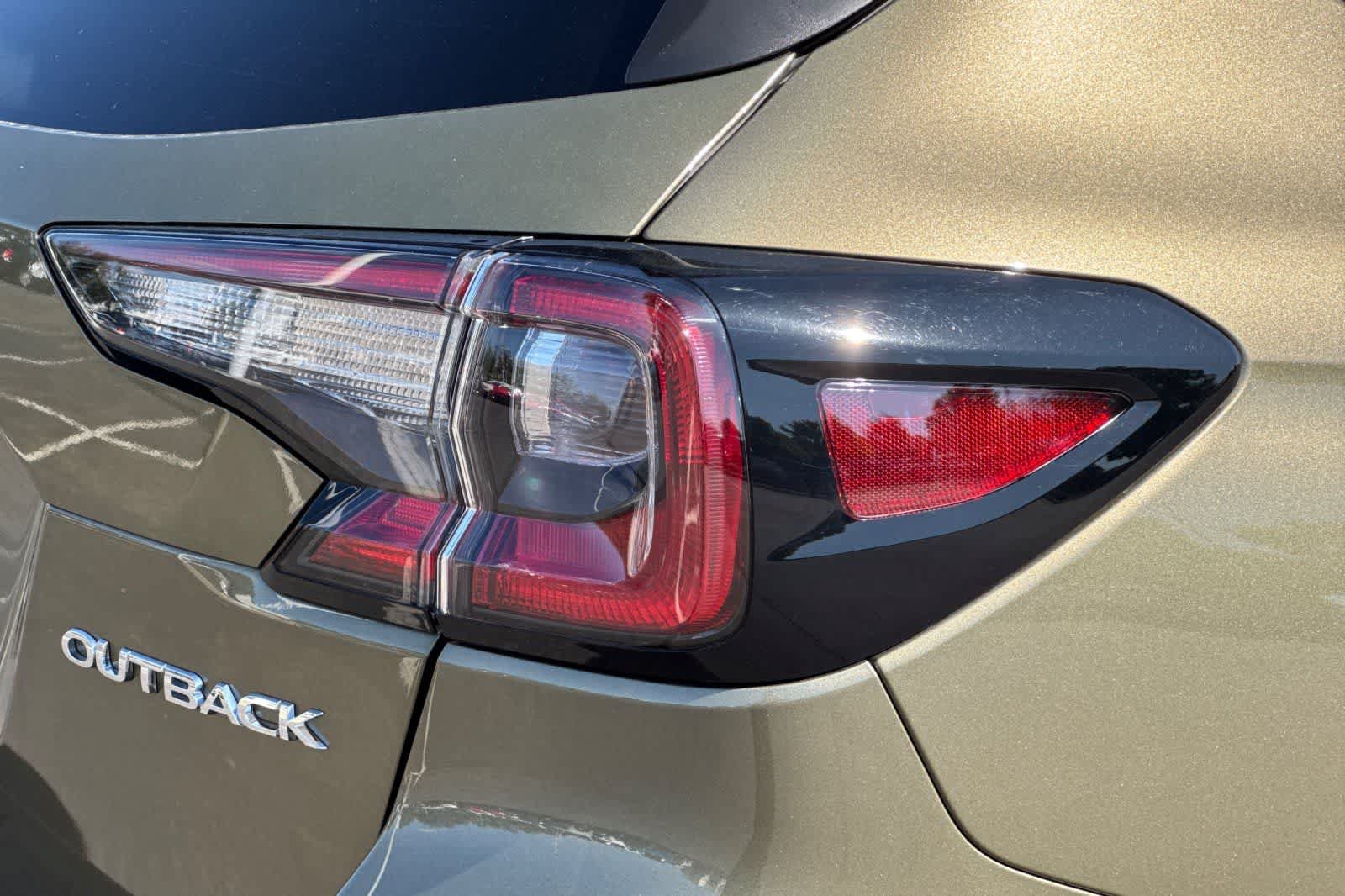 Used 2022 Subaru Outback Limited AWD/4WD image 32