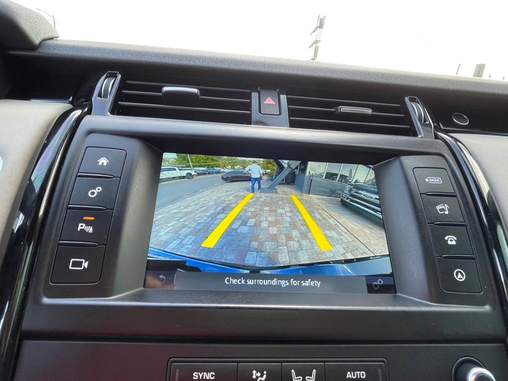 Used 2017 Land Rover Discovery SE image 15