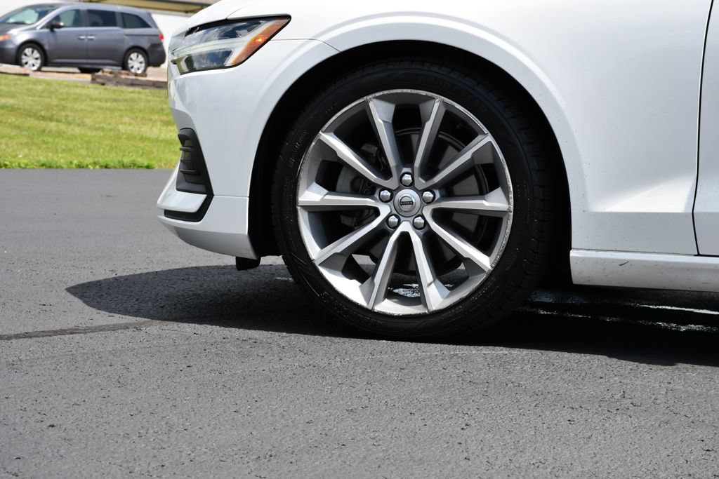 Used 2019 Volvo S60 T5 Momentum w/ Premium Package FWD image 12