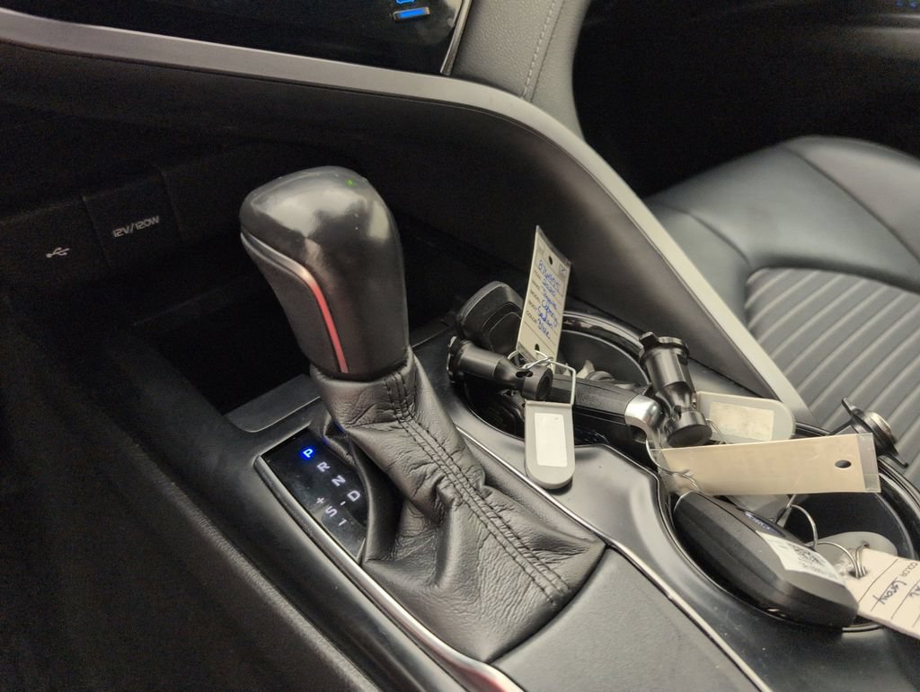 Used 2020 Toyota Camry SE w/ Convenience Package FWD image 27