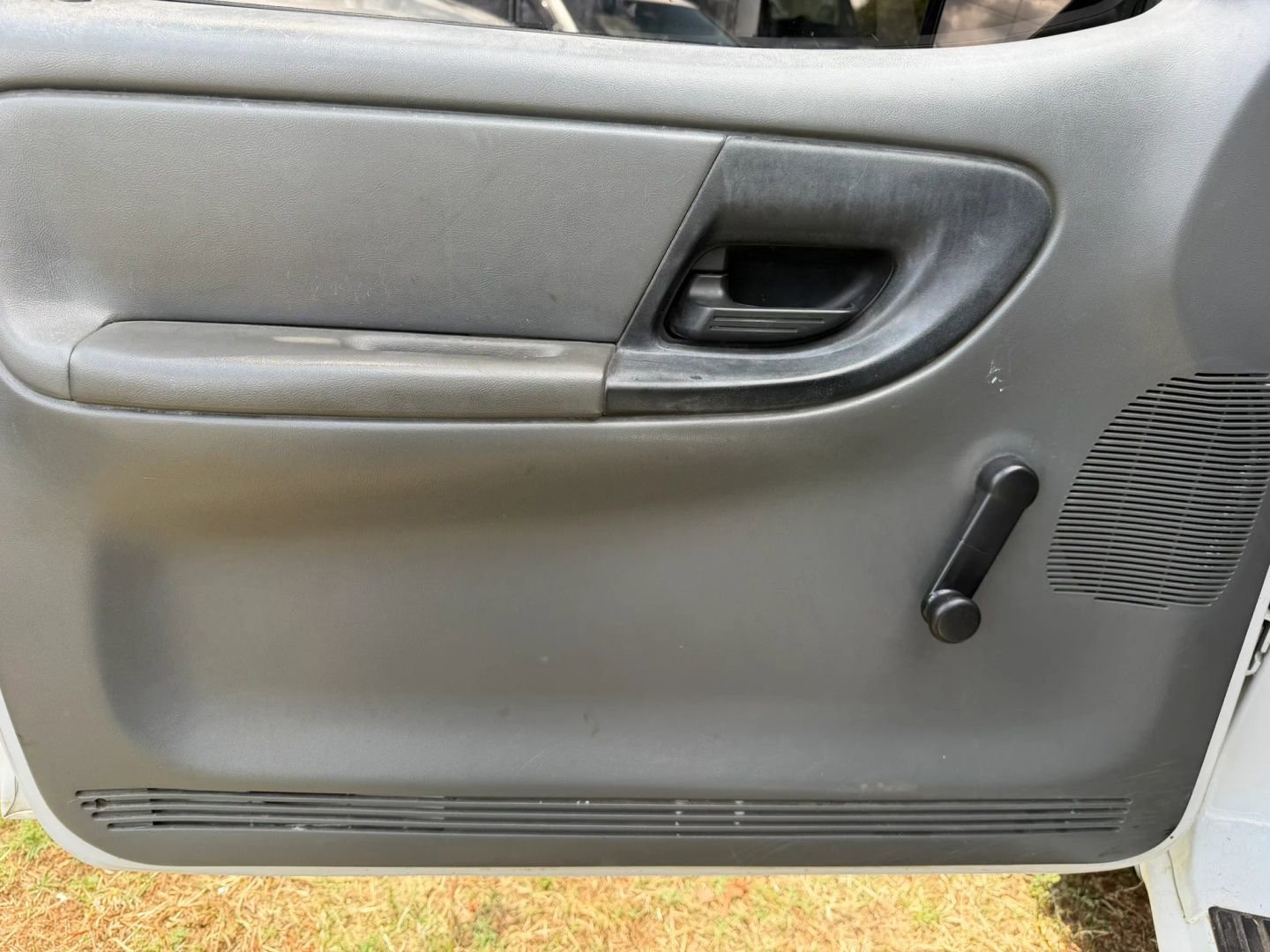 Used 2011 Ford Ranger XL image 9