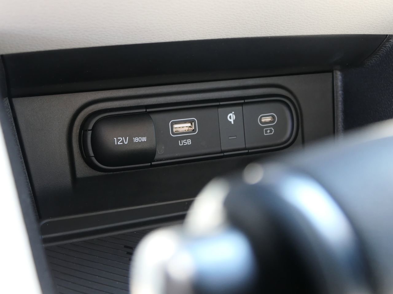 Used 2025 Kia Sportage EX image 19