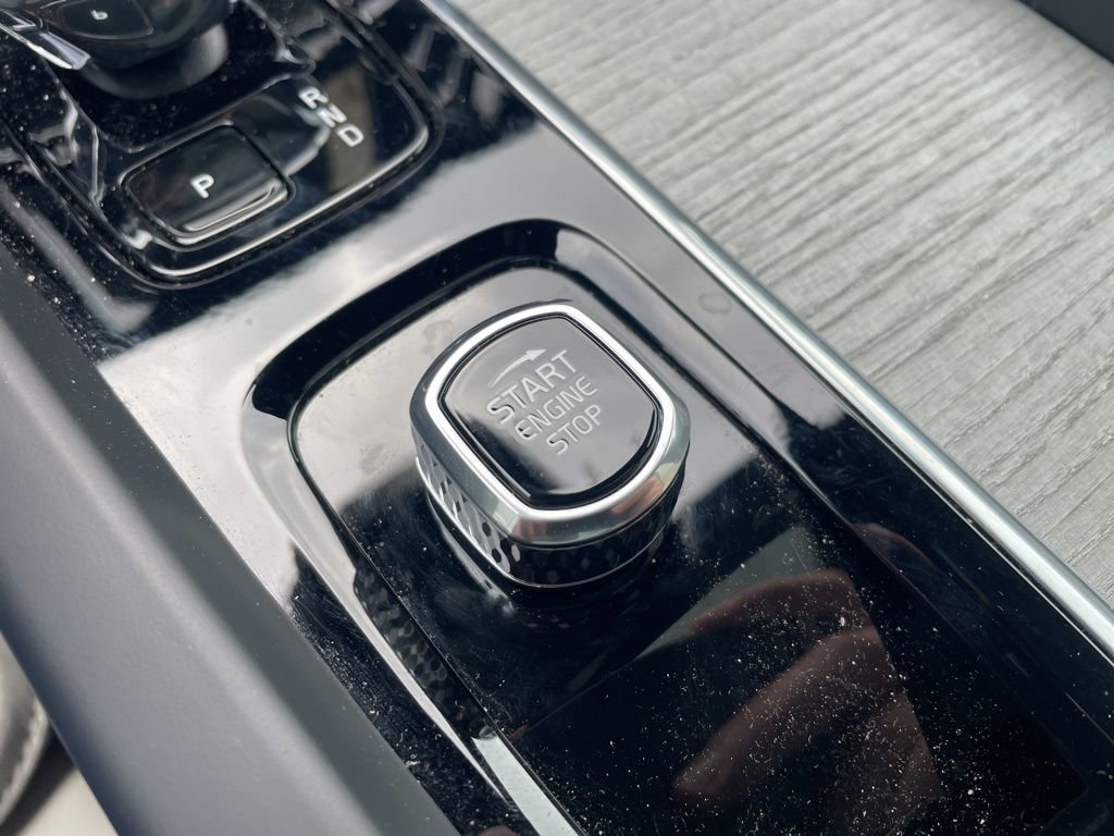 Certified 2025 Volvo V60 B5 Cross Country Ultra image 34