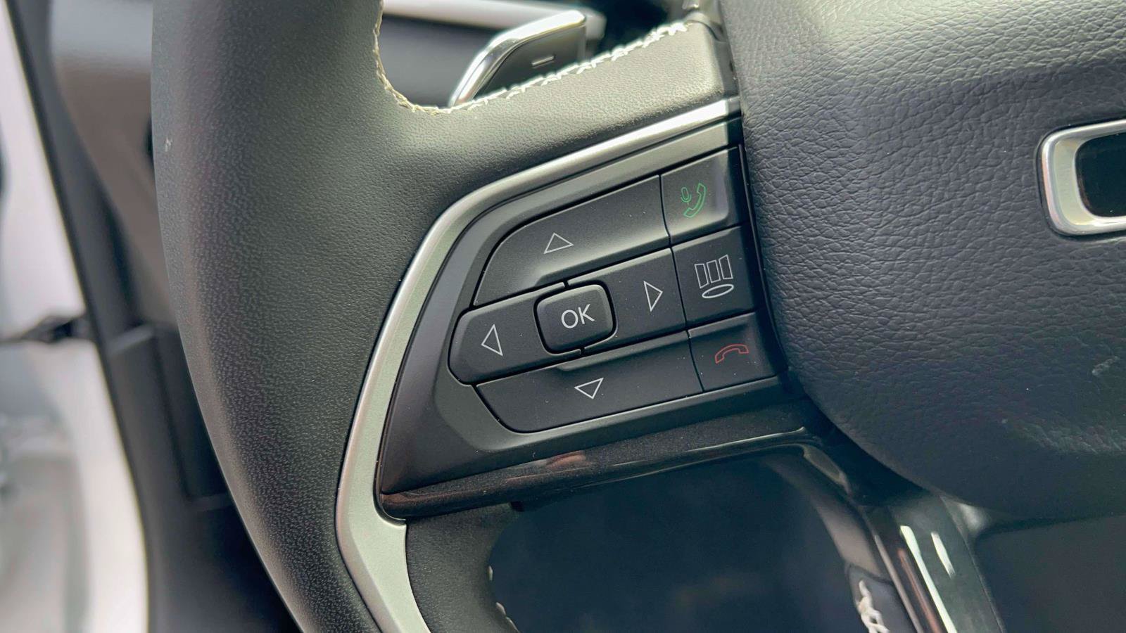 Used 2023 Jeep Grand Cherokee Laredo AWD/4WD image 19