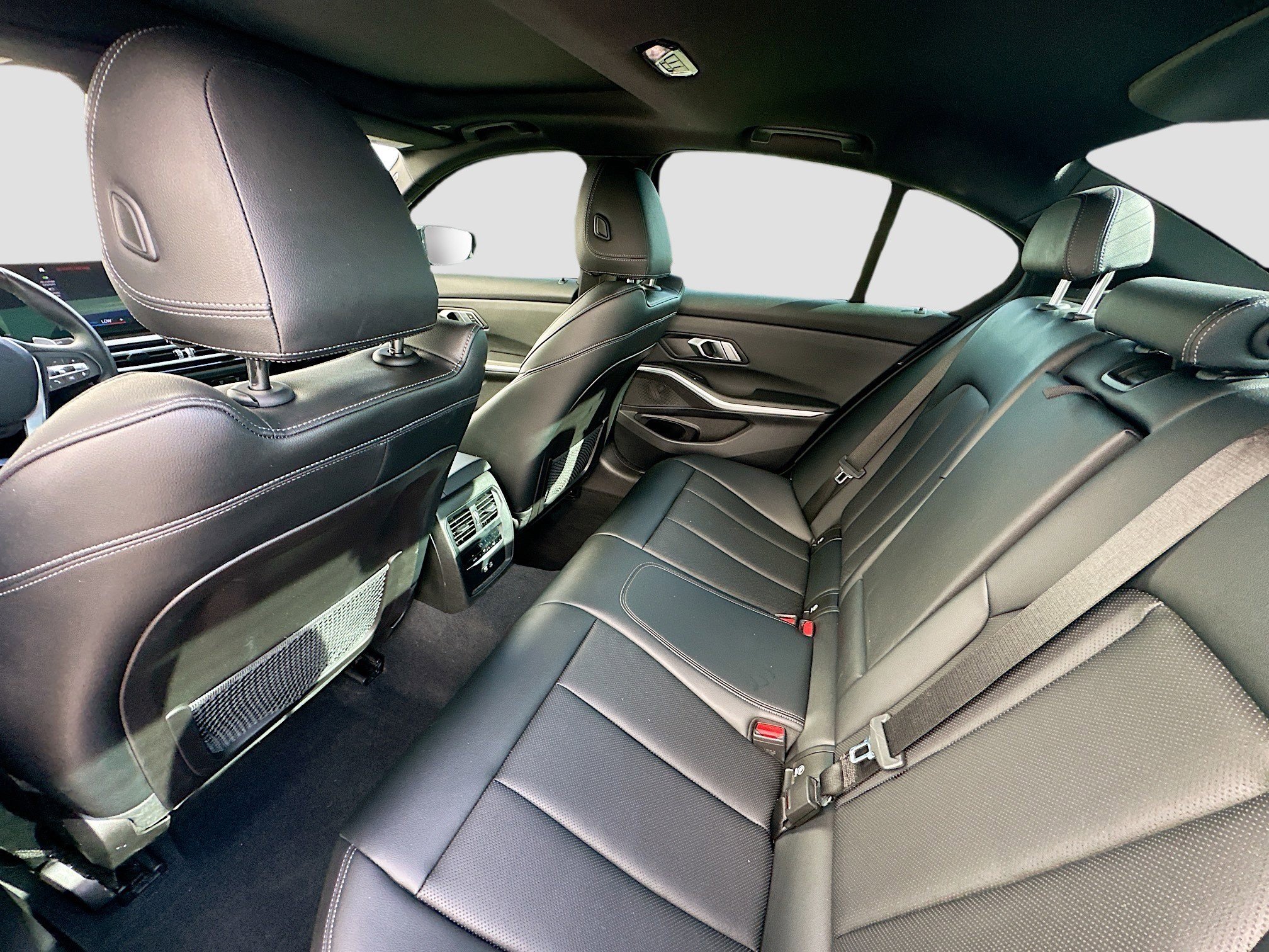 Used 2023 BMW 330i xDrive Sedan w/ Premium Package image 27