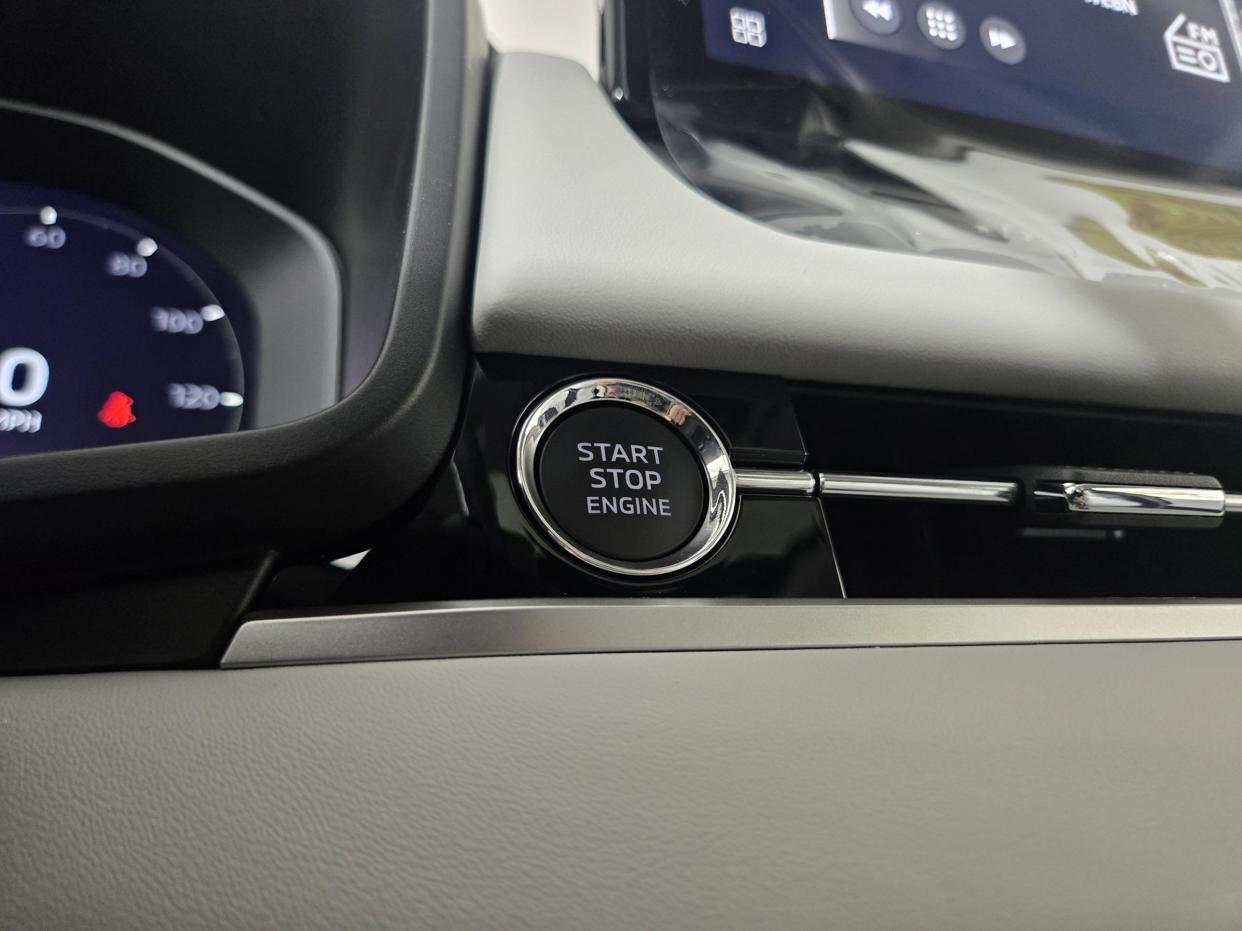 New 2025 Mitsubishi Outlander AWD image 26