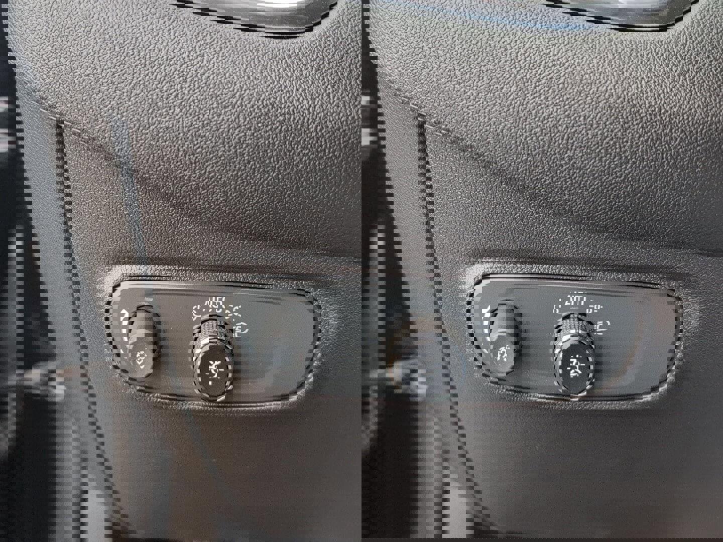 Used 2023 Chevrolet Equinox LT image 27