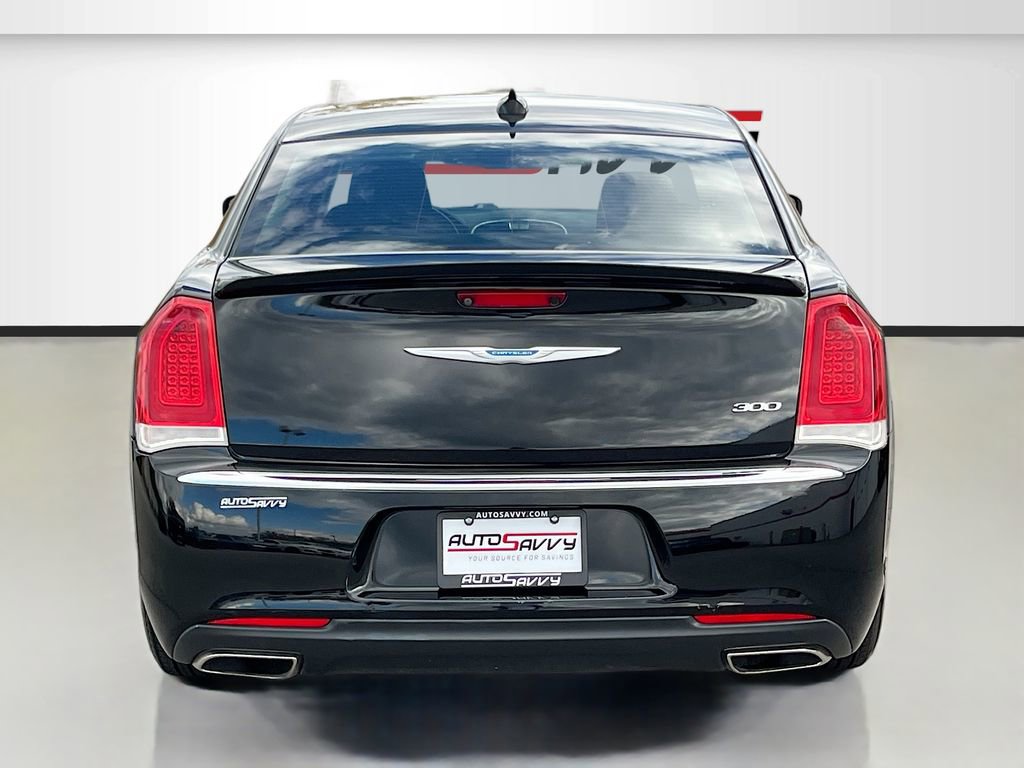Used 2021 Chrysler 300 Touring w/ Driver Convenience Group image 6