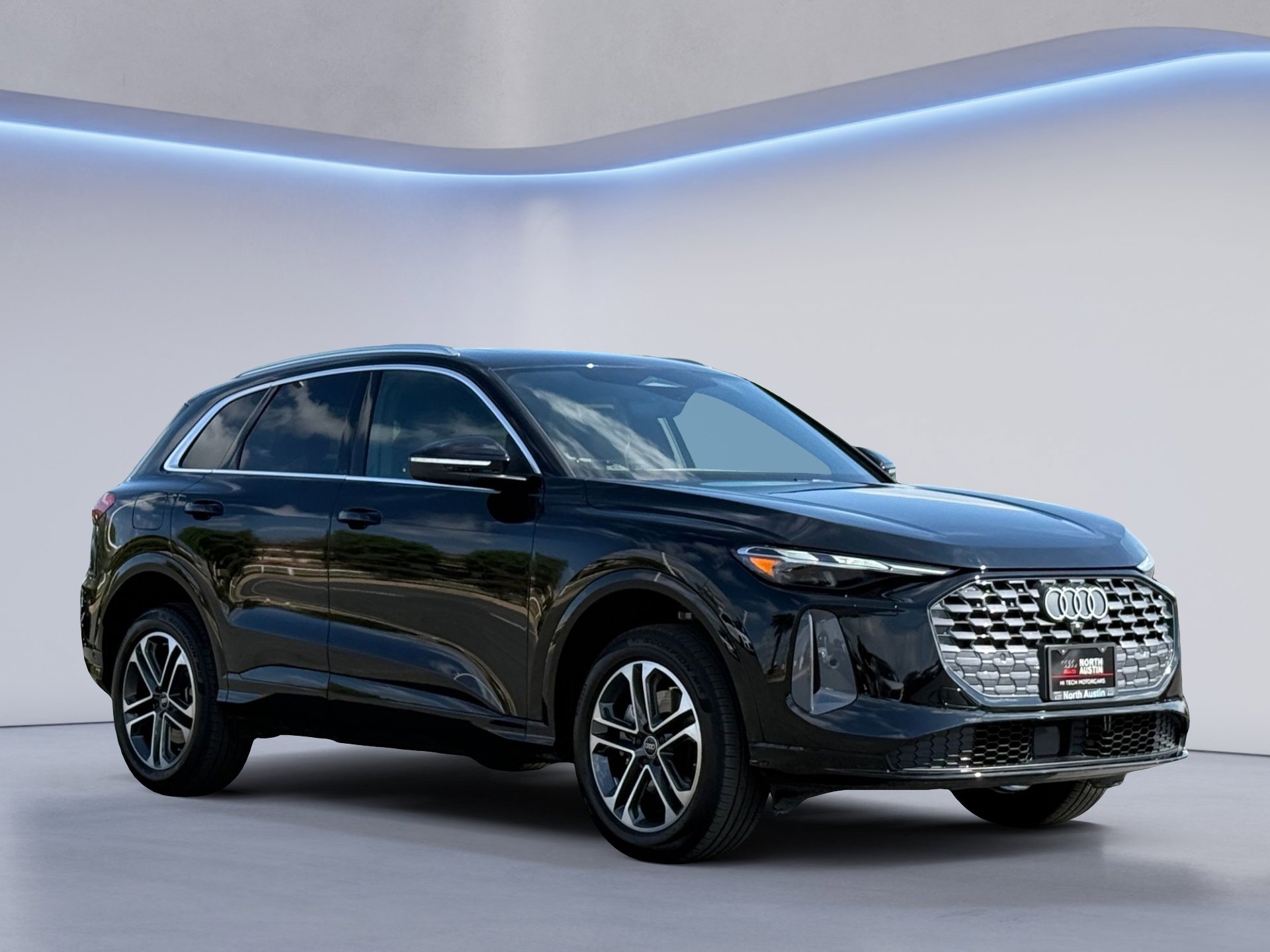 Certified 2025 Audi Q5 Premium w/ Convenience Package image 2