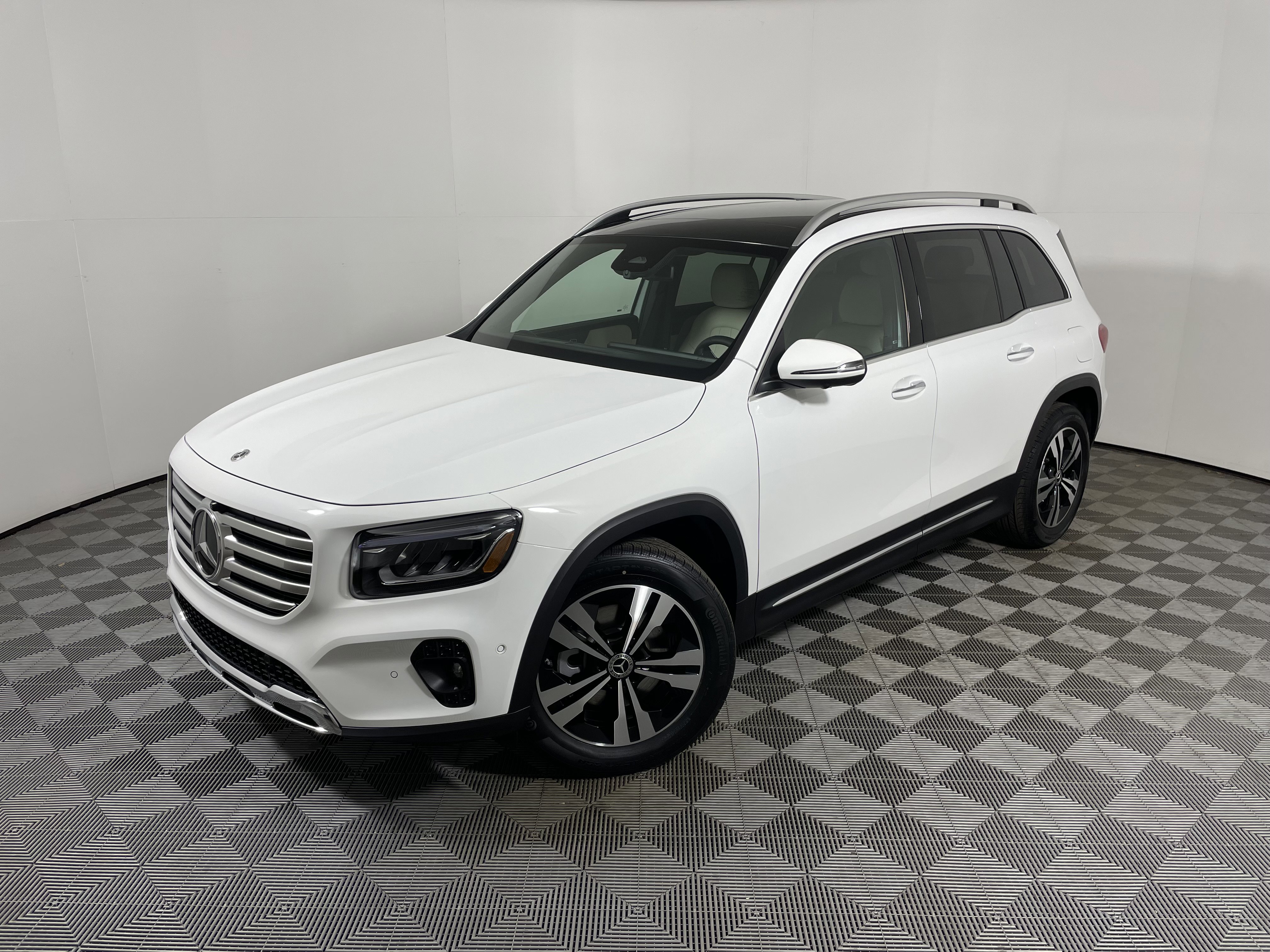 New 2026 Mercedes-Benz GLB 250 image 1