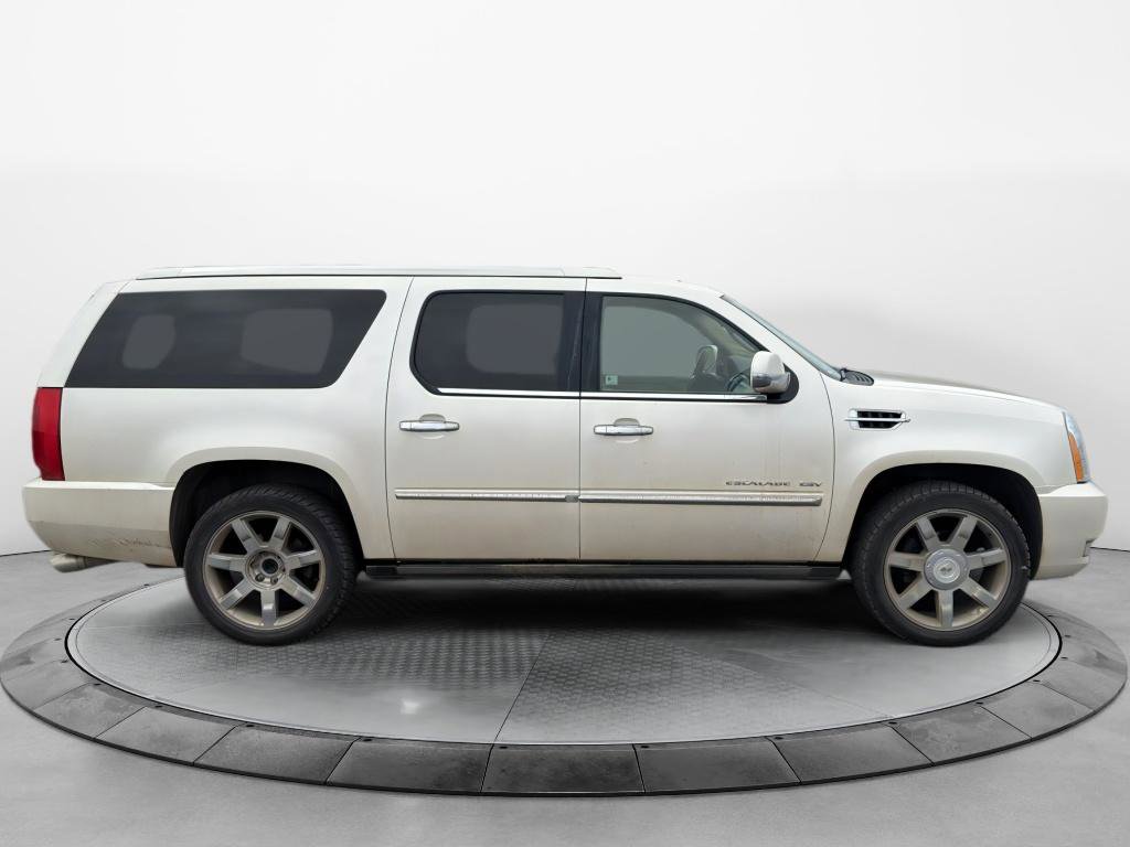 Used 2011 Cadillac Escalade ESV Premium AWD/4WD image 4