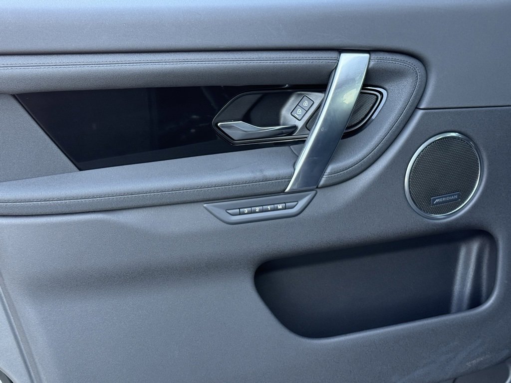 Used 2025 Land Rover Discovery Sport S image 13