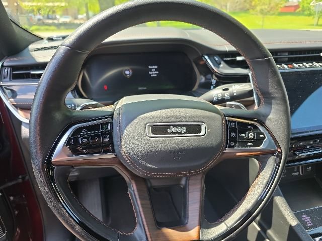 Used 2022 Jeep Grand Cherokee Summit w/ Advanced Protech Group IV AWD/4WD image 16
