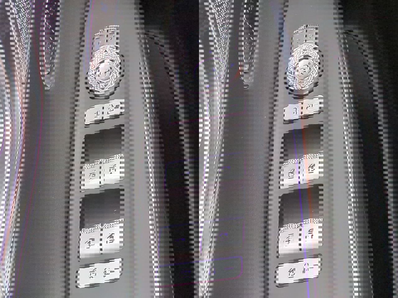 Certified 2025 Genesis GV70 2.5T w/ Select Package image 25